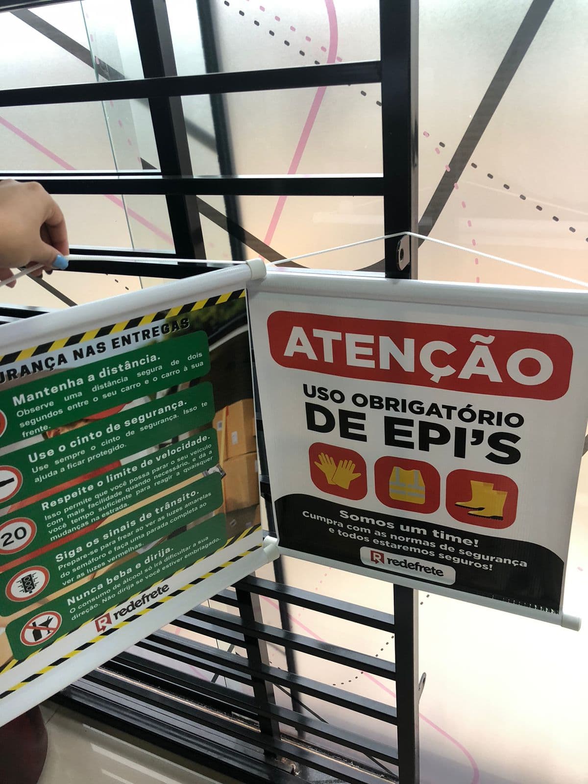 Banner e adesivos Tazza